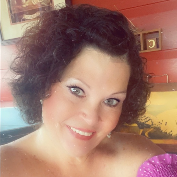 Meet your Posher, Kaye - Picture 2 of 3